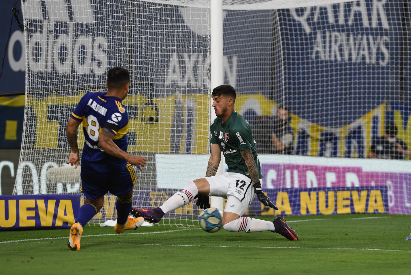 Imagen Cardona define de caño para el 2-0. Foto: Luna Maximiliano (Telam)