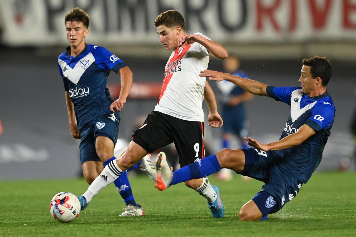MIRÁ EL RESUMEN DE RIVER 00 VÉLEZ El Gráfico