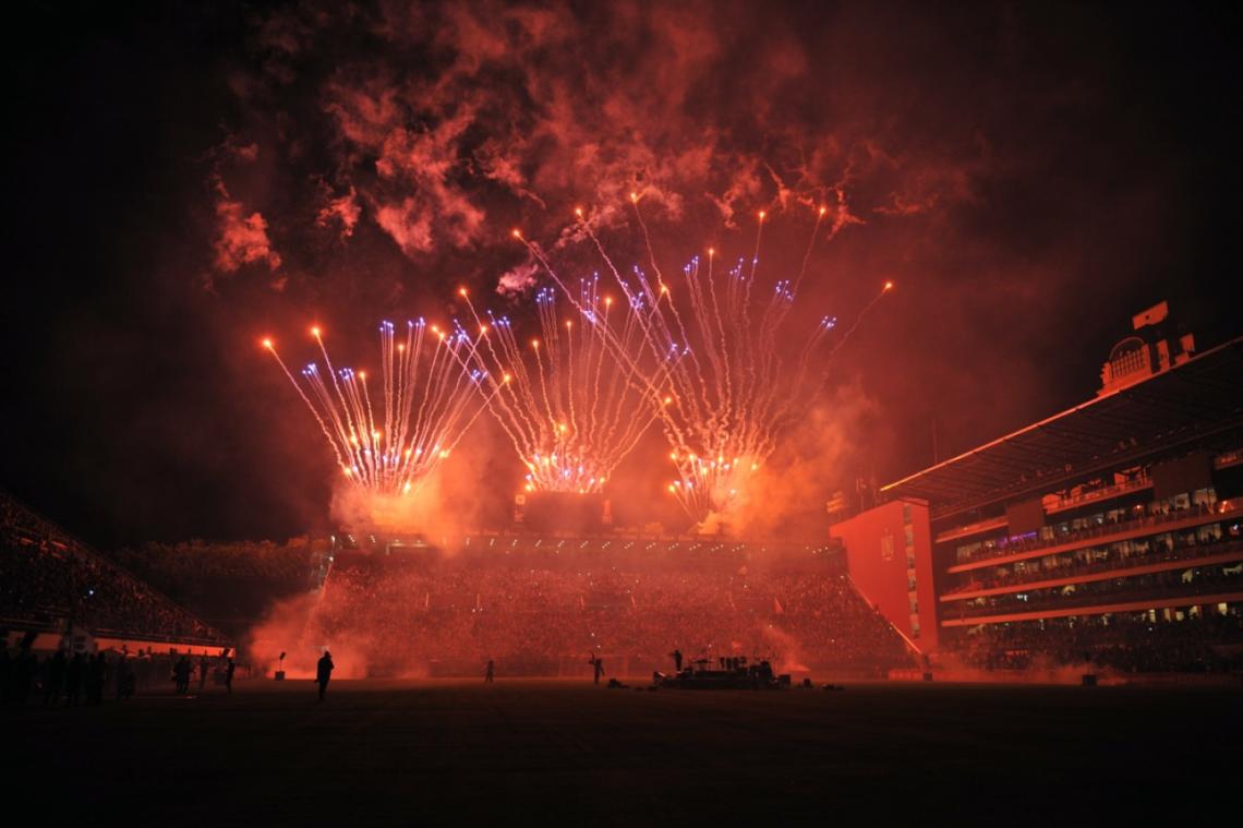 Los fuegos artificiales coronaron una noche que va a quedar en la memoria de los hinchas de Estudiantes de por vida.