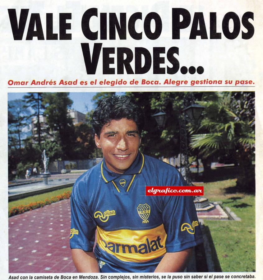 Imagen A principios de 1995, tras su gran año, se probó la camiseta de Boca y se armó flor de revuelo en el club. Estaba tasado en 5 millones de dólares pero no se hizo. 