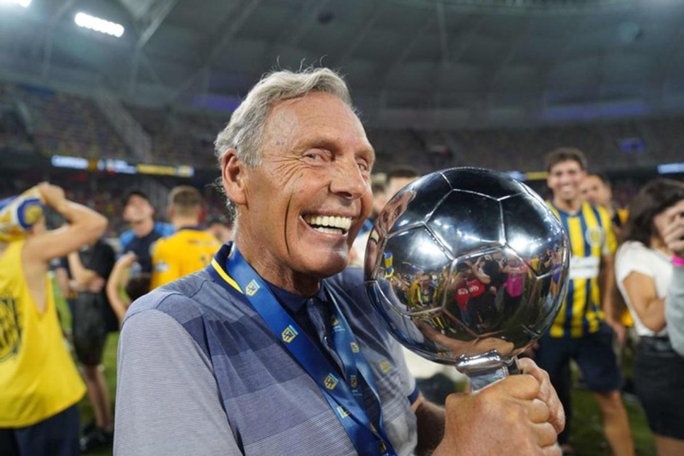 Imagen Russo y la Copa de la Liga con Central, el broche de oro.