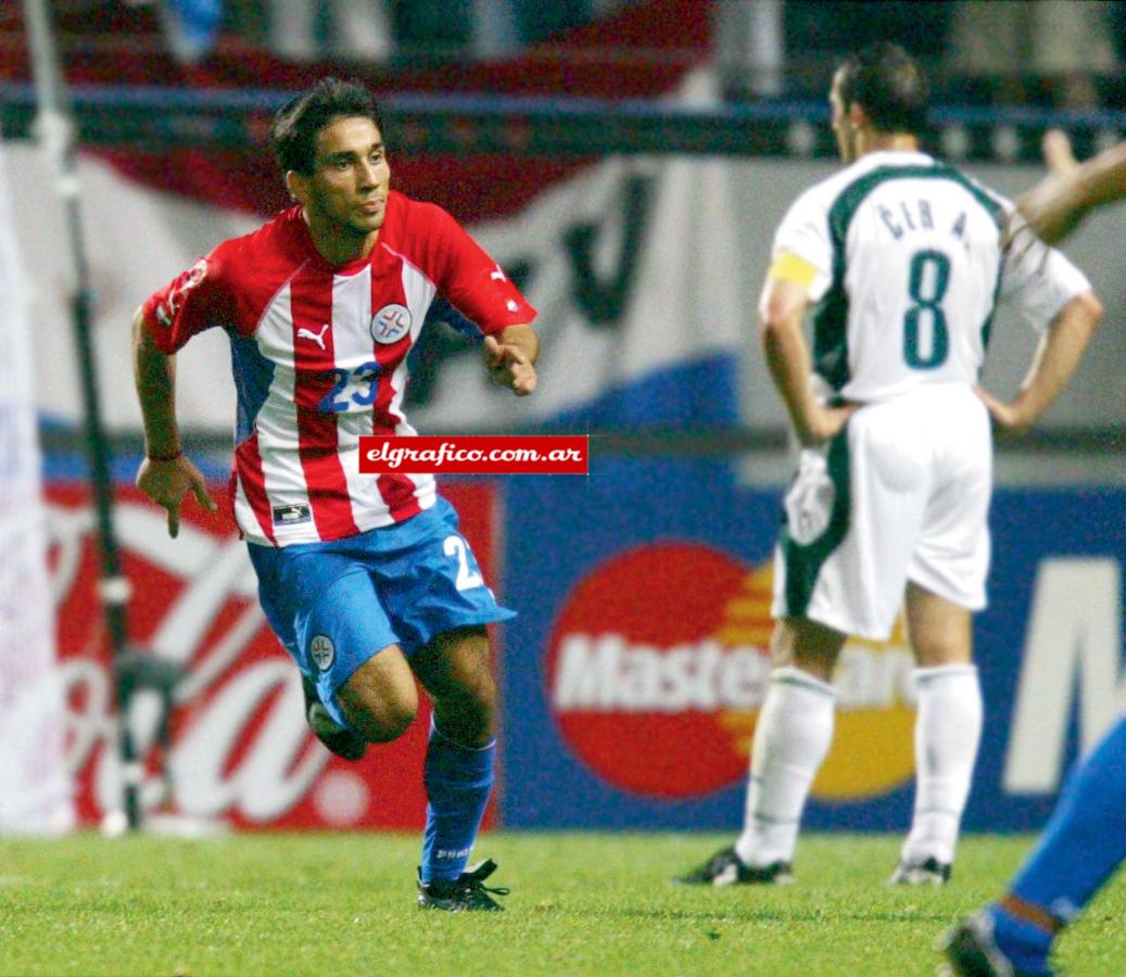 Imagen Paraguay se iba del Mundial 2002, Cuevas no había jugado. Entró contra Eslovenia, a los 16’ del ST con el partido 0-1, y metió dos goles para la clasificación.