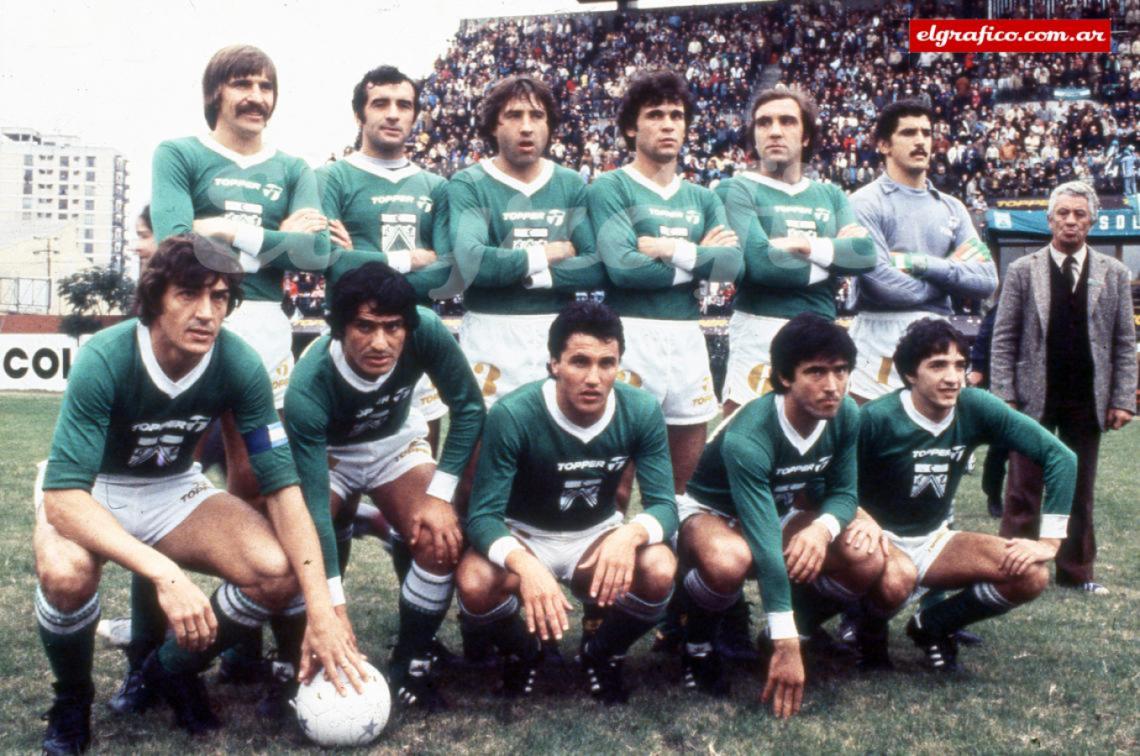 Imagen Los titulares de Ferro que vencieron a Quilmes 2 a 0. Arriba: C. Arregui, Gómez, Garré, Cúper, Rocchia y Basigalup. Abajo: Saccardi, Juárez, Márcico, Cañete y Crocco.