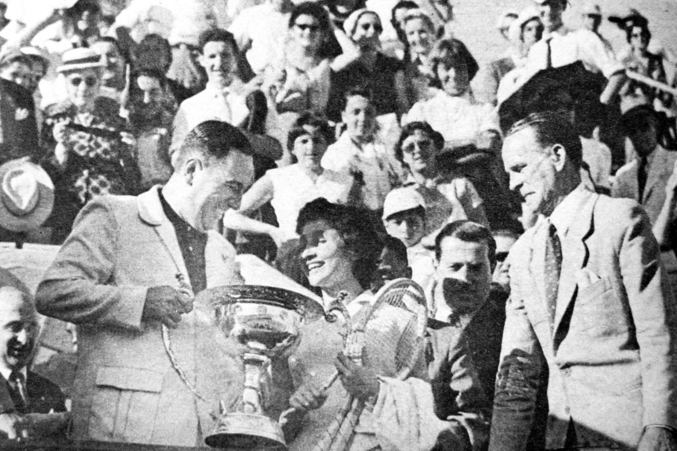 Imagen Perón y la italiana Silvana Lazzarino, campeona del 25° Abierto de la República.