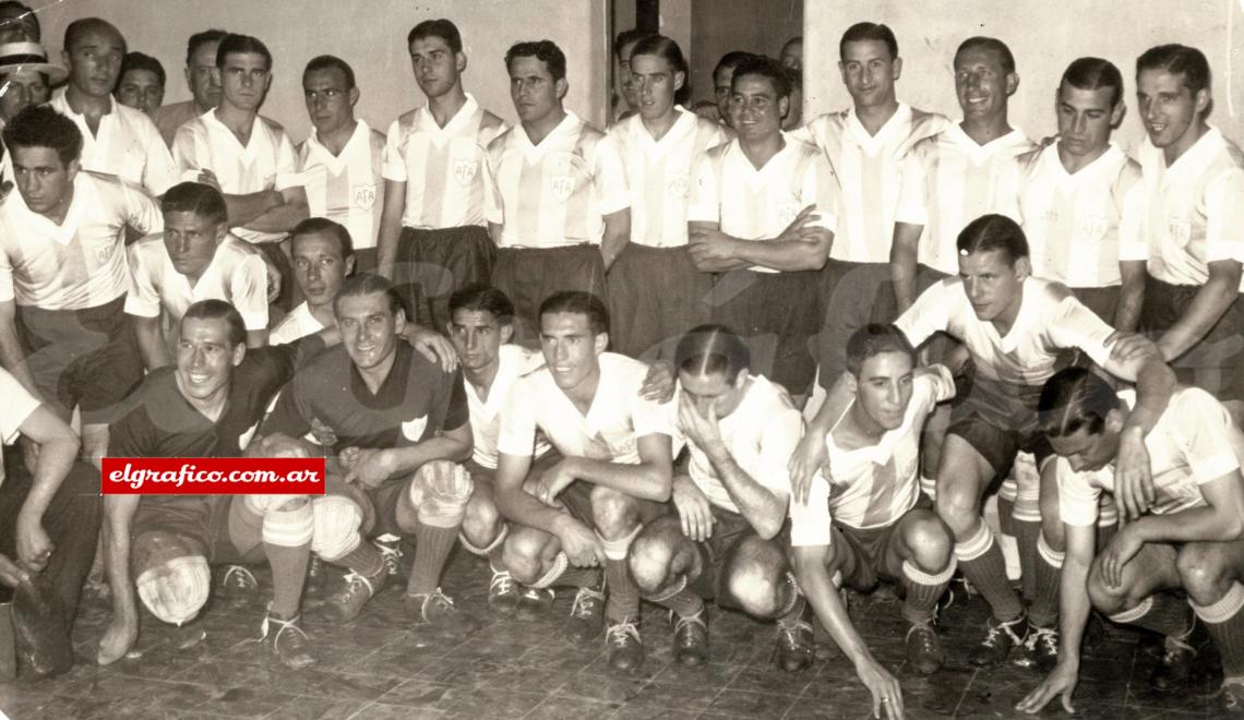Sudamericano de 1936: Arriba: Fazio, Guaita, Lazzatti, B. Ferreyra, Blotto, Cherro, J.C Iribarren, Minella, Varallo, Tarrio. Abajo: Peucelle, Colombo, Estrada, Zozaya, Bello, De la Mata, Martínez, García, Emeal, Sastre, Scopelli.