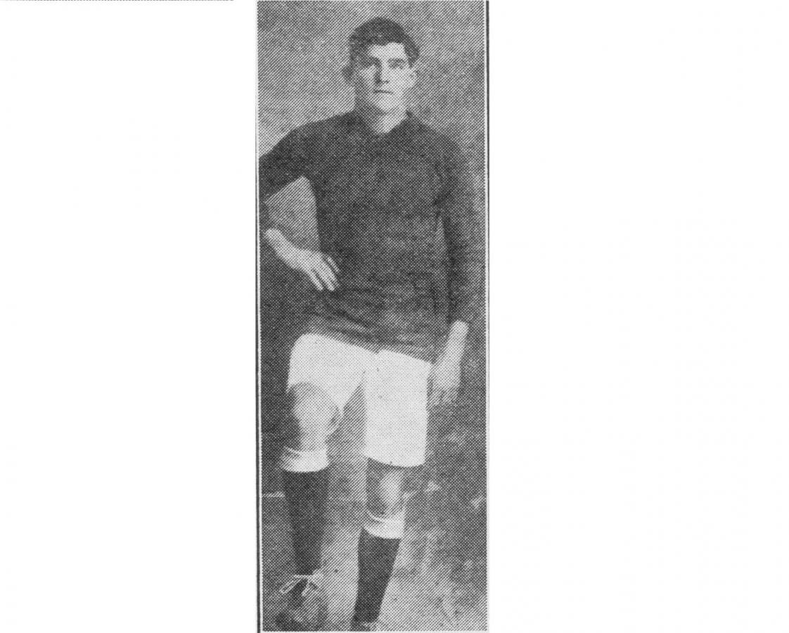 ALFREDO DALL'ARMELINA, back izquierdo de Tigre, que actuaba hace veinte años, recordándosele aún por su reciedumbre.