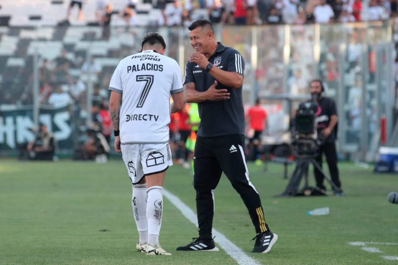Imagen Almirón, con Palacios, en Colo Colo.