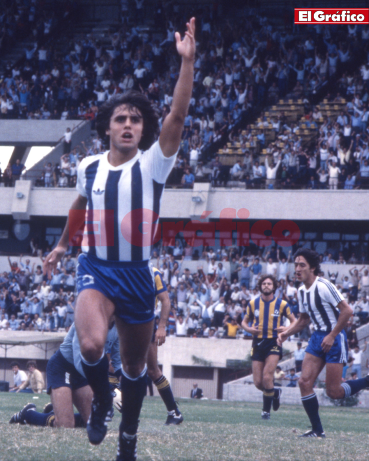 Imagen Hoyos festeja un gol con Talleres de Córdoba.
