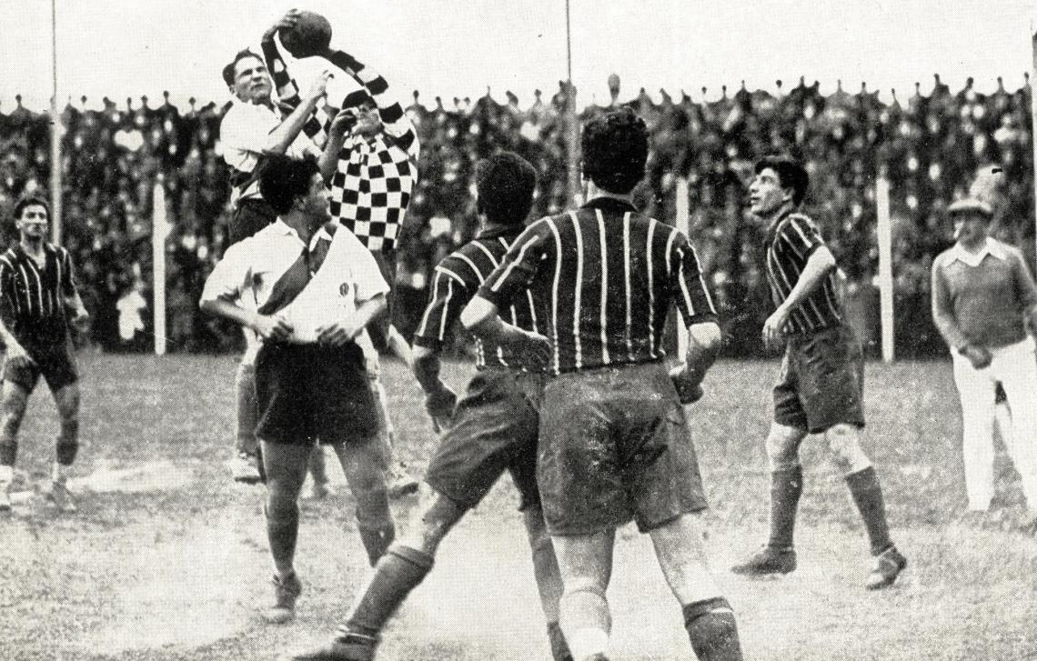 Imagen En un córner contra los locales, Novara abandona la valla y consigue apoderarse de la pelota antes de que la cabeceara Laterza. El primer período fue equilibrado, y en el segundo presionó River, pero sus forwards carecieron de eficacia y se encontraron, edemas, frente a una sólida defensa.