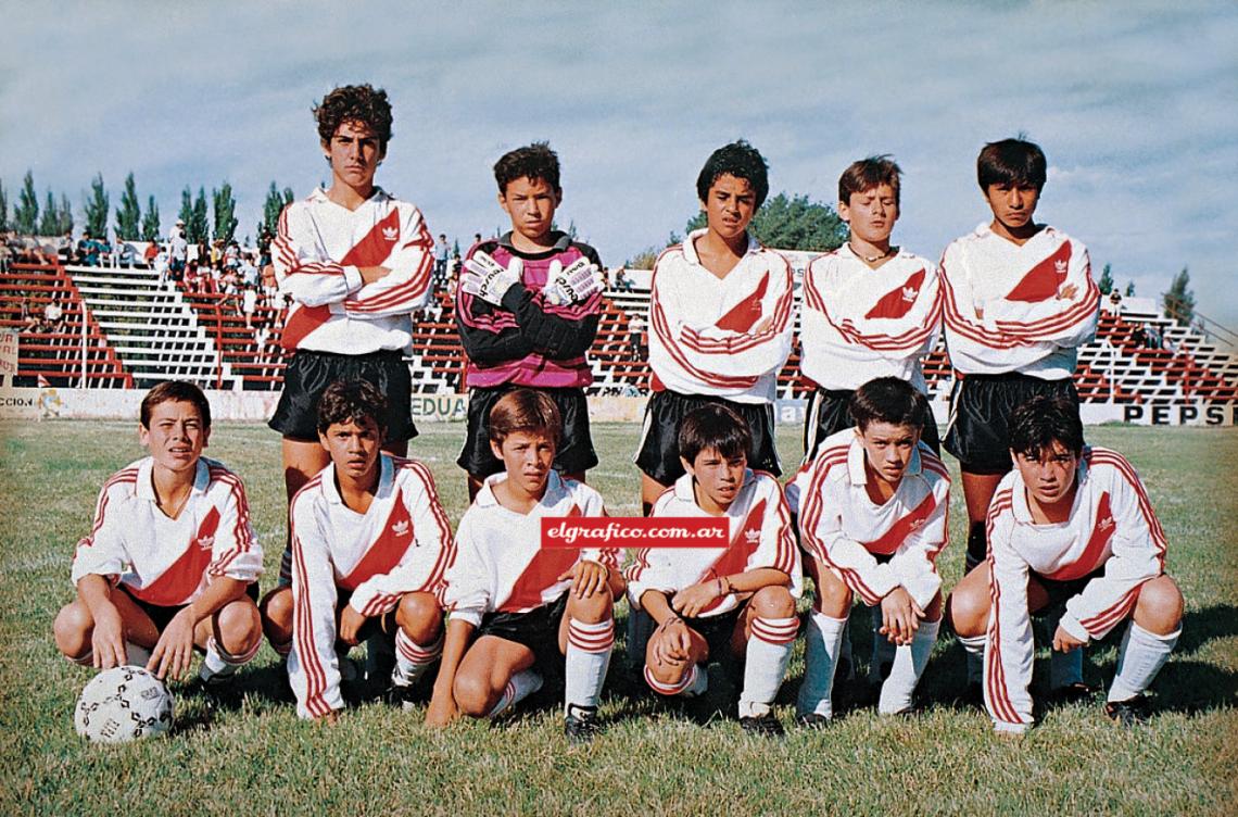 Imagen En las inferiores de River, al lado de Javier Saviola, su gran amigo.