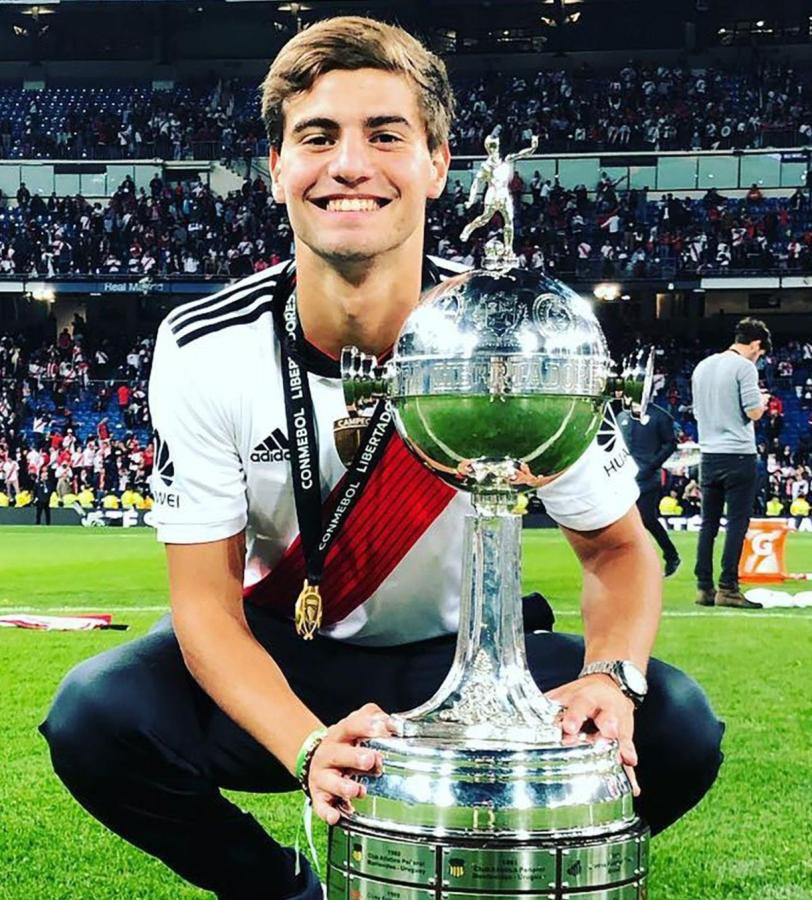 Imagen Santi Sosa, la camiseta de River, la Copa Libertadores y el Bernabéu. Quiso volver pero no le atendieron la llamada.