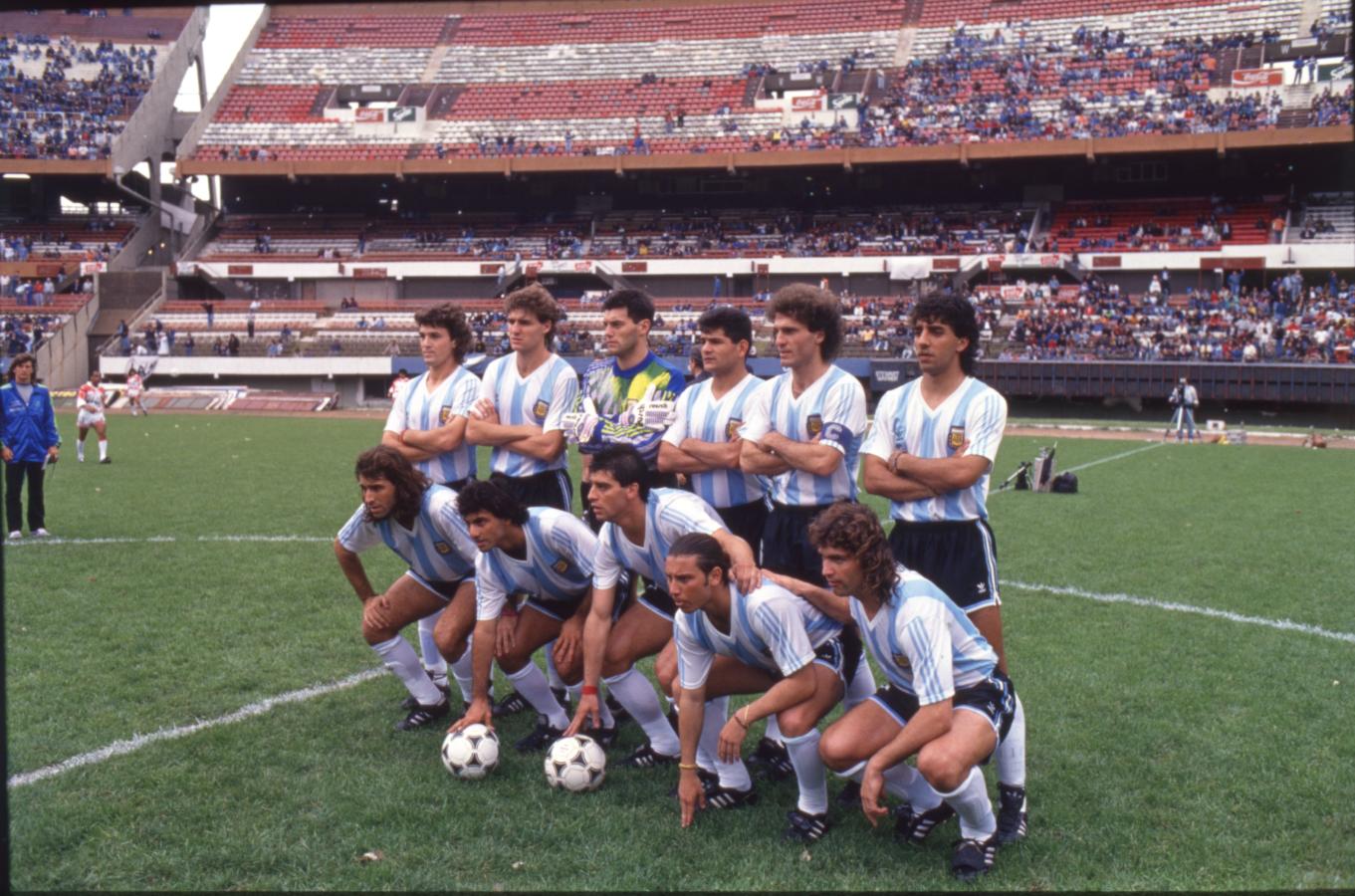 Imagen En 1991 el Gallego González vistió por única vez la camiseta de la Selección Argentina. Fue en un amistoso ante Resto del Mundo en el Monumental
