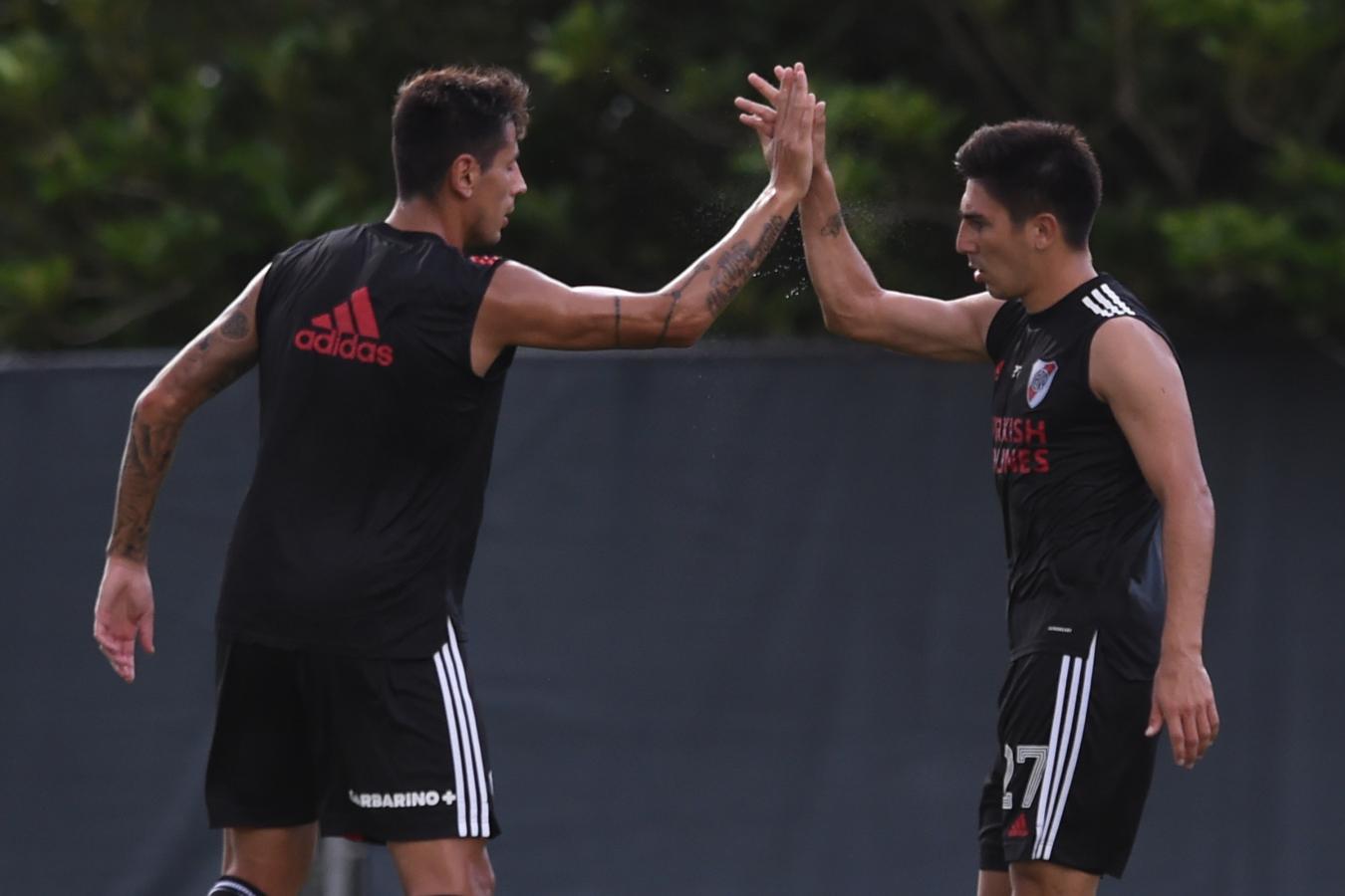 Imagen Fontana y Angileri celebran la apertura del marcador. Luego el ex delantero de Banfield saldría por una lesión. Foto: @RiverPlate