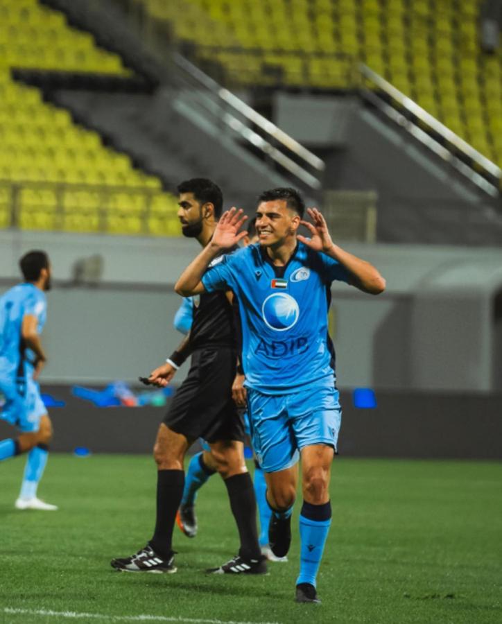 Imagen Con la camiseta de Baniyas, club en el que causó impacto en Emiratos Árabes. Foto: Nicolás Giménez