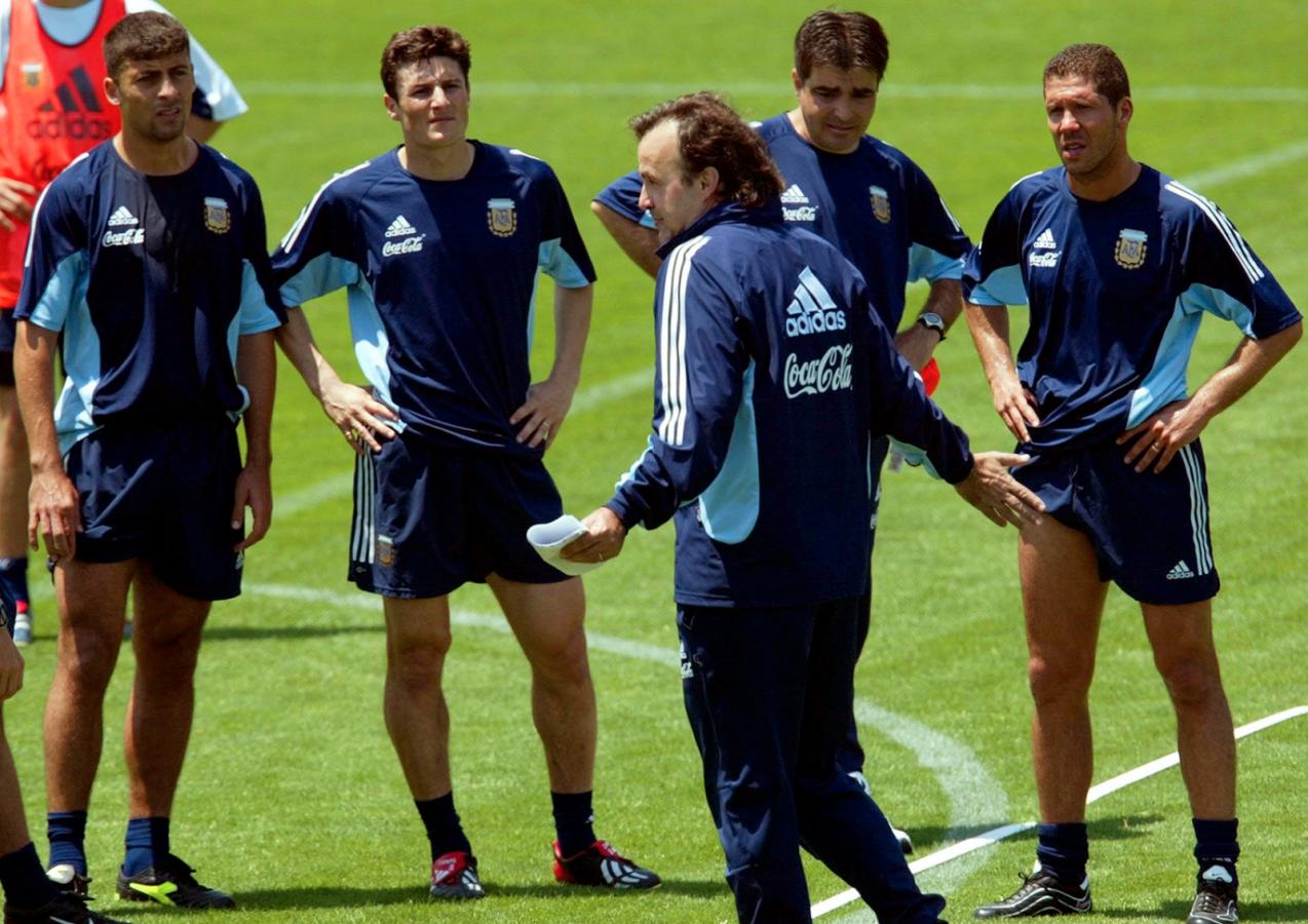 Imagen Marcelo Bielsa, Diego Simeone, Nelson Vivas, Javier Zanetti y Walter Samuel. Postales de los famosos entrenamientos en Japón.