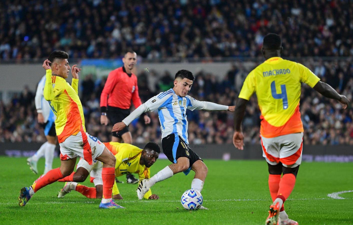 Imagen Thiago Almada fue clave durante el proceso eliminatorio. Aquí le marca a Colombia.
