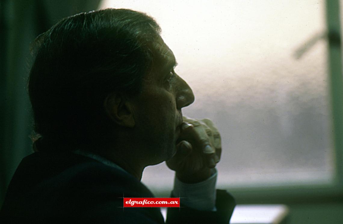 Imagen Discípulo de Zubeldia, Carlos Bilardo comenzó su carrera como director técnico en Estudiantes en 1971.