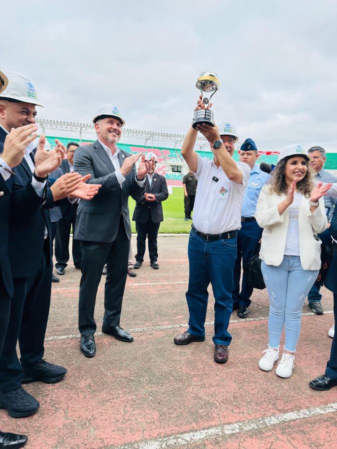 Imagen Domínguez visitó el Estadio Ramón Tahuichi Aguilera.