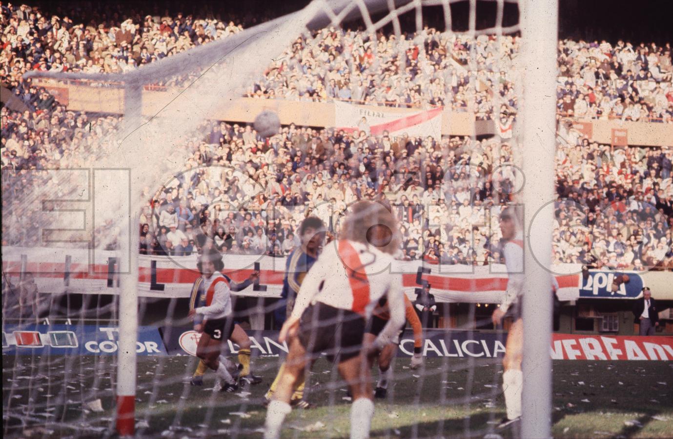 Imagen Metro 1981: River 1 - Boca 1. Golazo de Diego en el Monumental