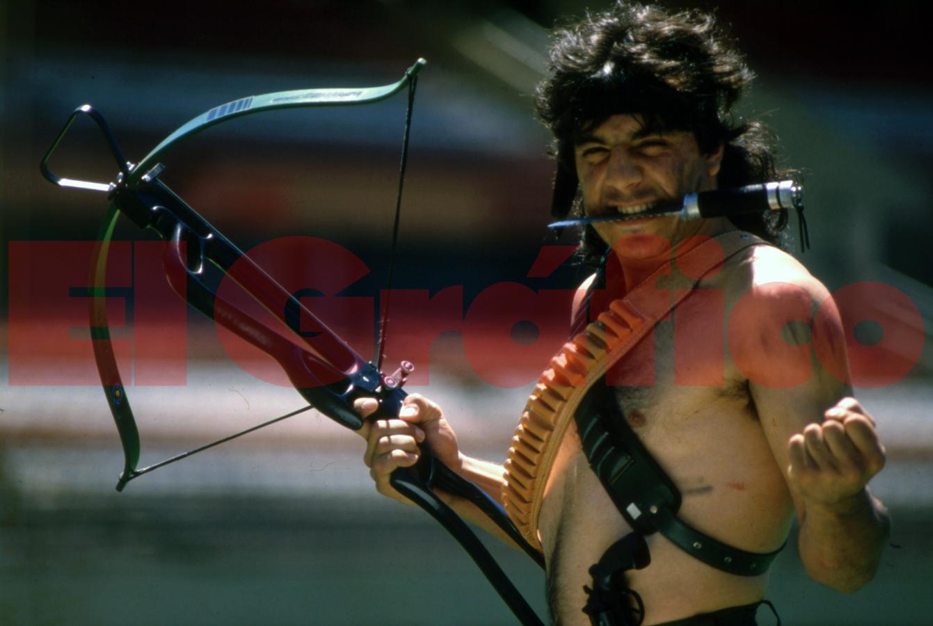 Imagen El Búfalo Funes, disfrazado de Rambo en el Monumental, en una producción emblemática