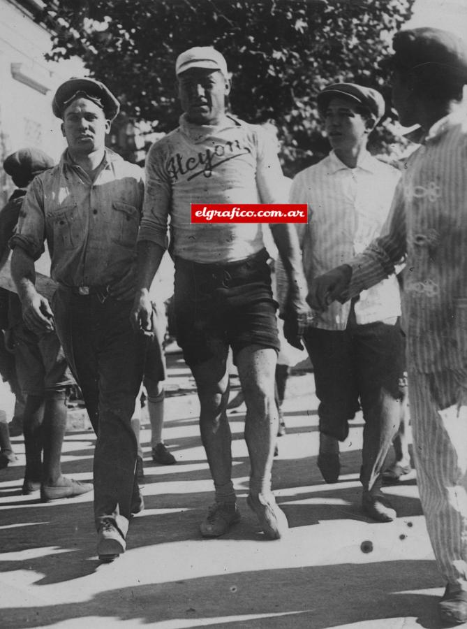 Imagen En 1901 nacía en Mendoza Cosme Damián Saavedra, reconocido como el padre del ciclismo argentino.