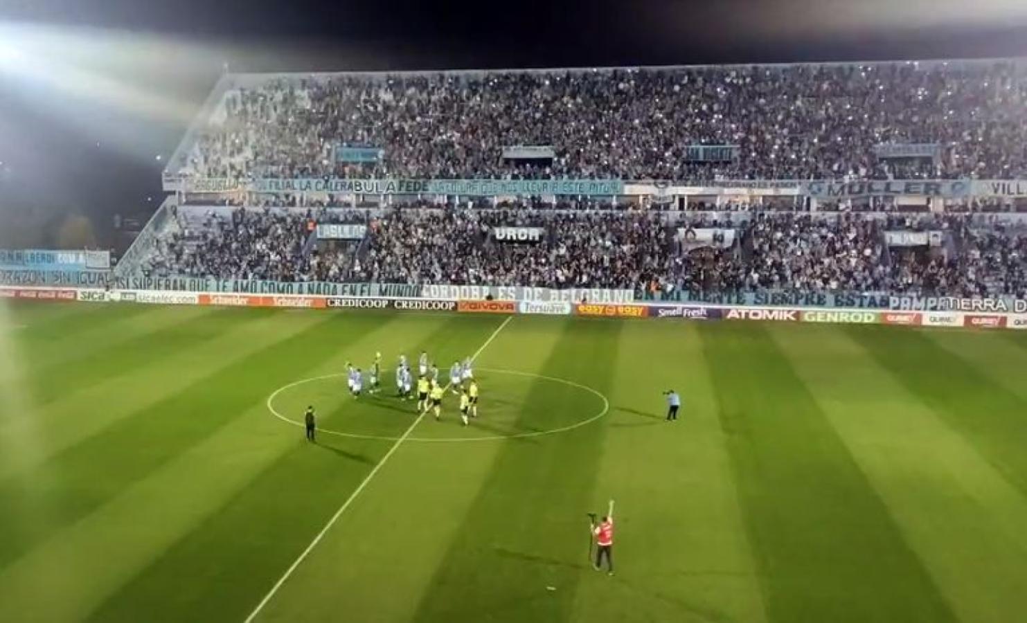 Imagen El viernes pasado en el partido entre Belgrano y Riestra tampoco se respetó el aforo.de Córdoba