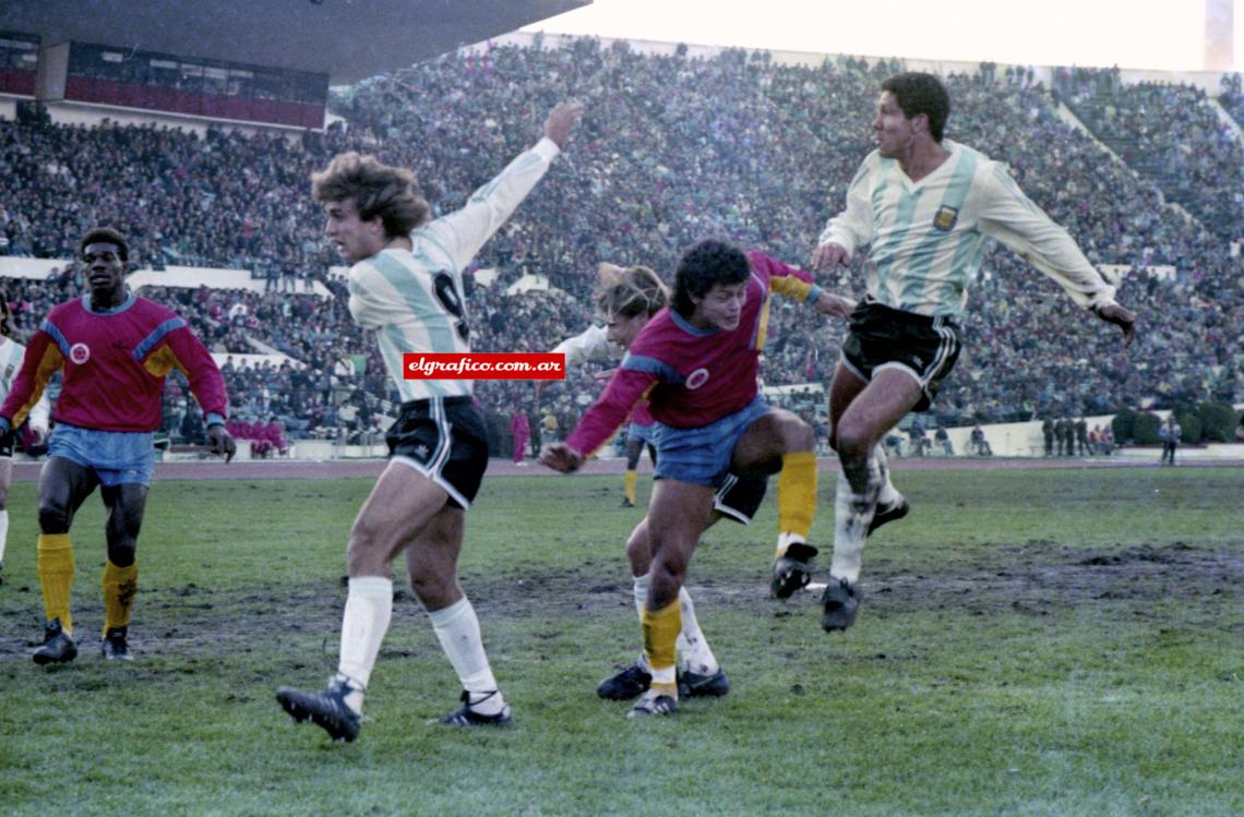 Imagen GOL SIMEONE A COLOMBIA 2