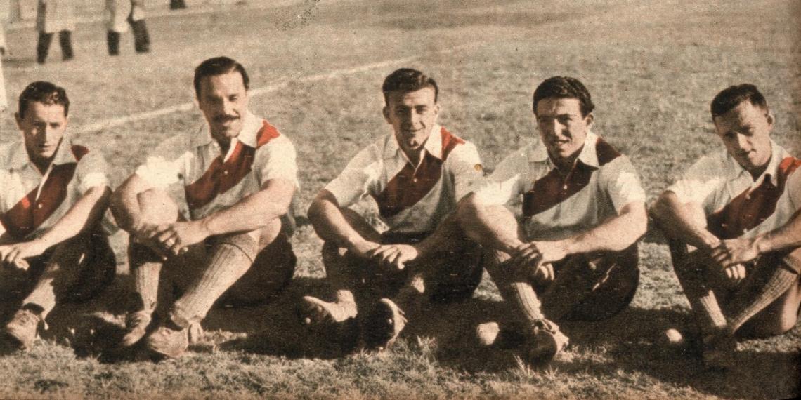 Imagen Línea de ataque de River Plate, en 1947, integrada por Reyes, Moreno, Di Stéfano, Labruna y Loustau. En ese año el equipo campeón logró el 80 % de los puntos en disputa, porcentaje que no volvió a producirse.