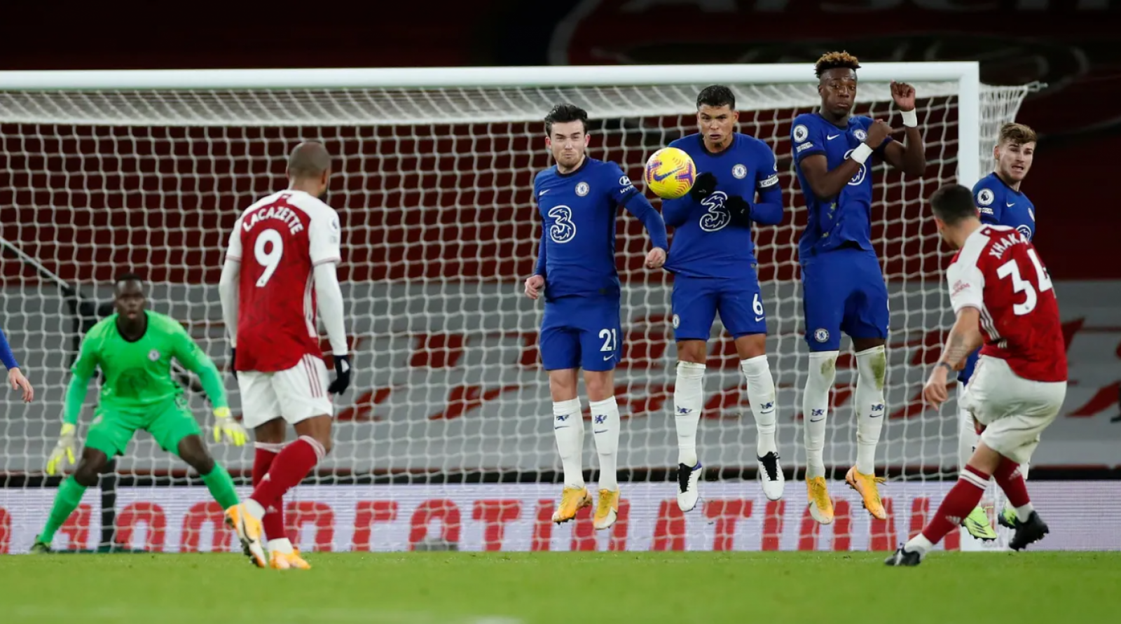 Imagen La maravillosa pegada de Xhaka para poner el 2-0 parcial de Arsenal sobre Chelsea.