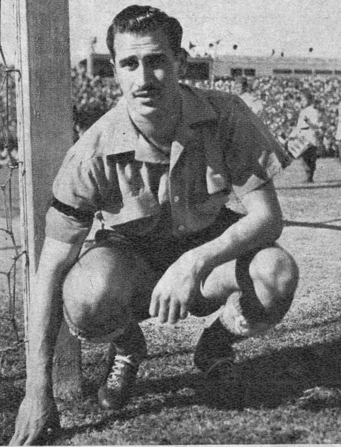 Imagen Abraham, que fuera de Ferro Carril Oeste, debutó en Independiente -cumplió una extraordinaria actuación, en especial modo en el curso del segundo período y durante unos minutos en los cuales River, al ver su ventaja disminuida a la mínima expresión, cargó a fondo y remató con frecuencia.