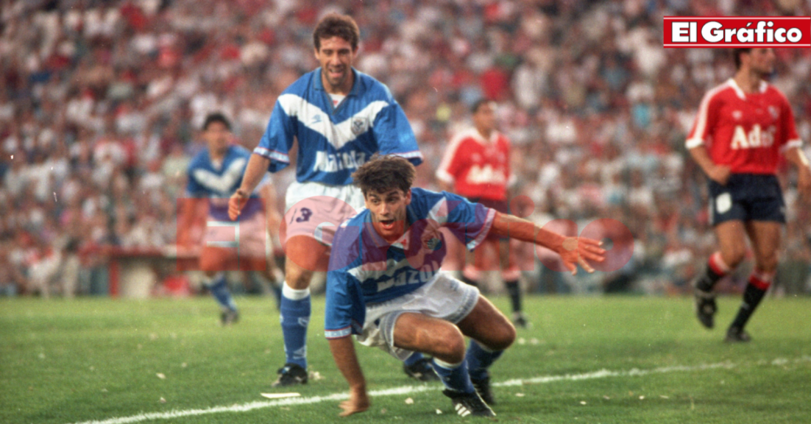 Imagen Camps festeja su gol, uno de los que le dio a Vélez el Torneo Apertura 95