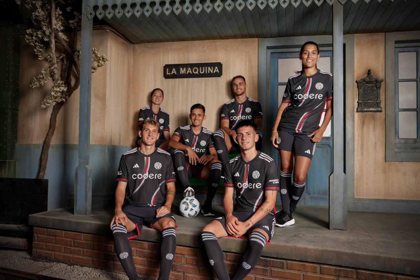 River presento su nueva camiseta cuanto sale y donde se consigue El Grafico