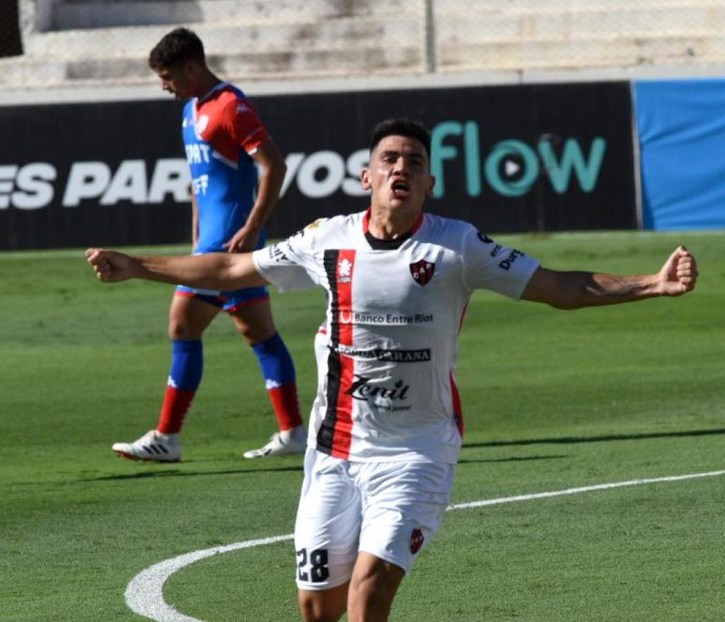 Gustavo Canto celebra la apertura del marcador para Patronato.