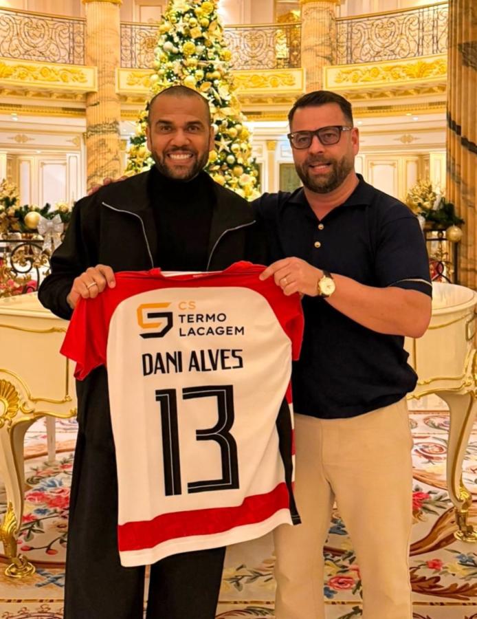 Imagen Dani Alves se convirtió en accionista de Sporting Clube São João de Ver de Portugal.
