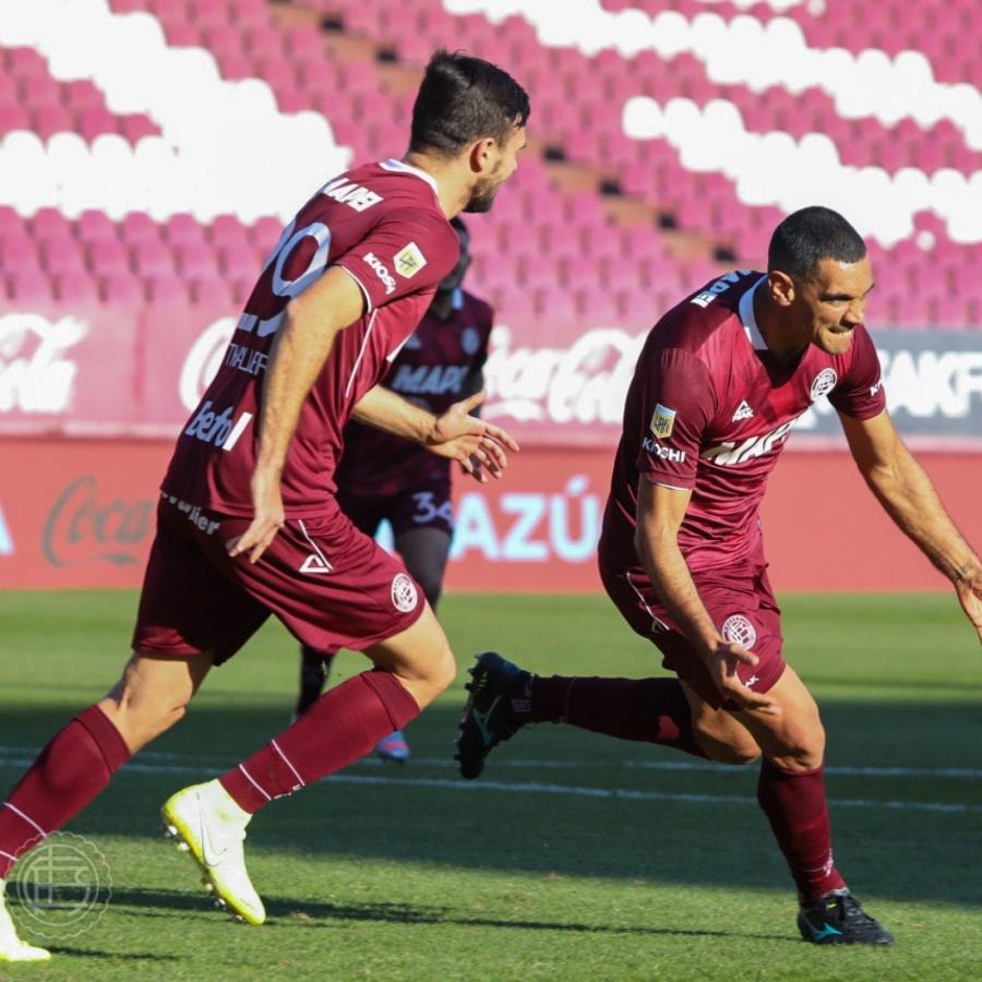 El festejo de gol de José Sand, que significó la apertura del marcador. El Pepe lidera la tabla de artilleros con 5 tantos. Foto: @clublanus
