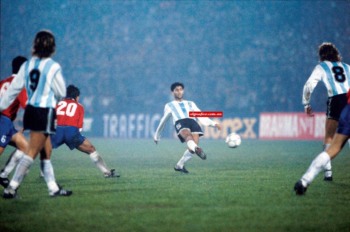 Imagen Selección. Fue titular en la Copa América de Chile 91 y estuvo en Francia 98.
