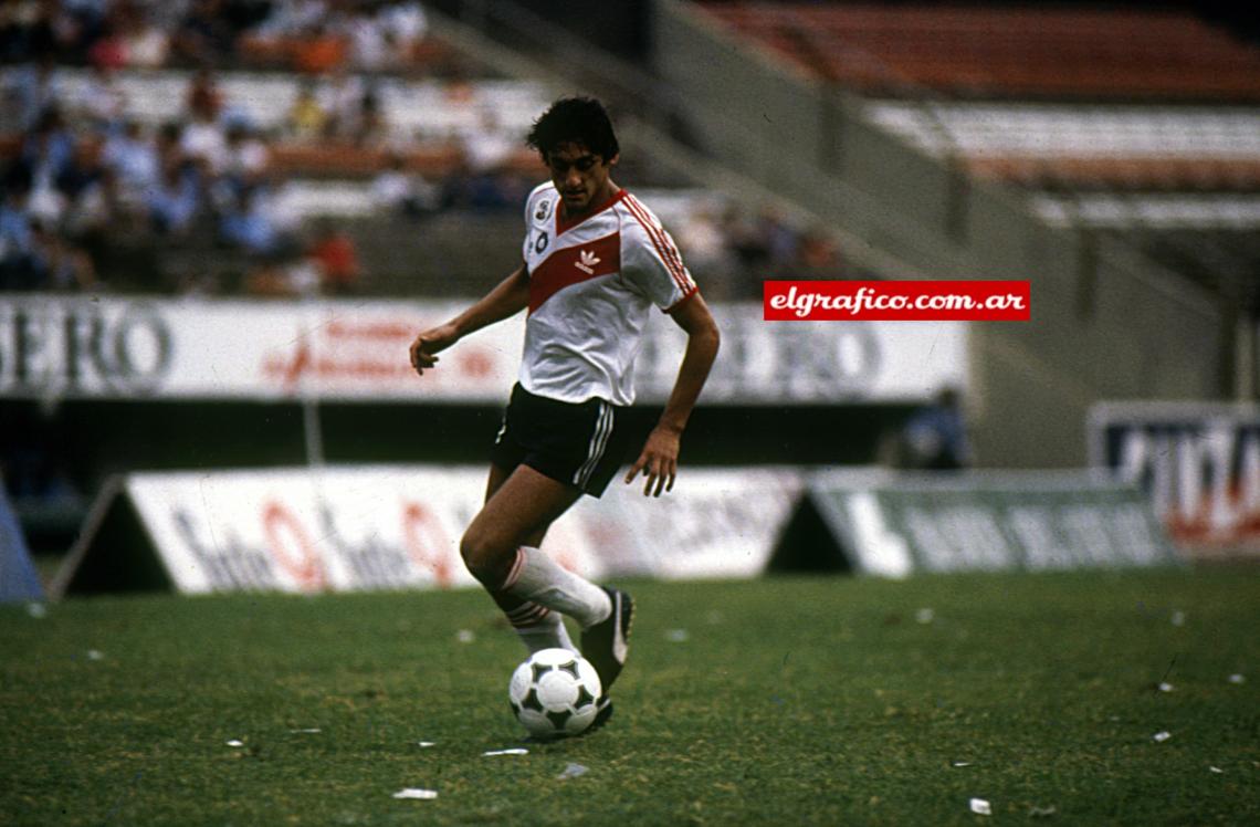 Imagen Su primer ciclo en el Millonario finalizó a mediados de 1986.