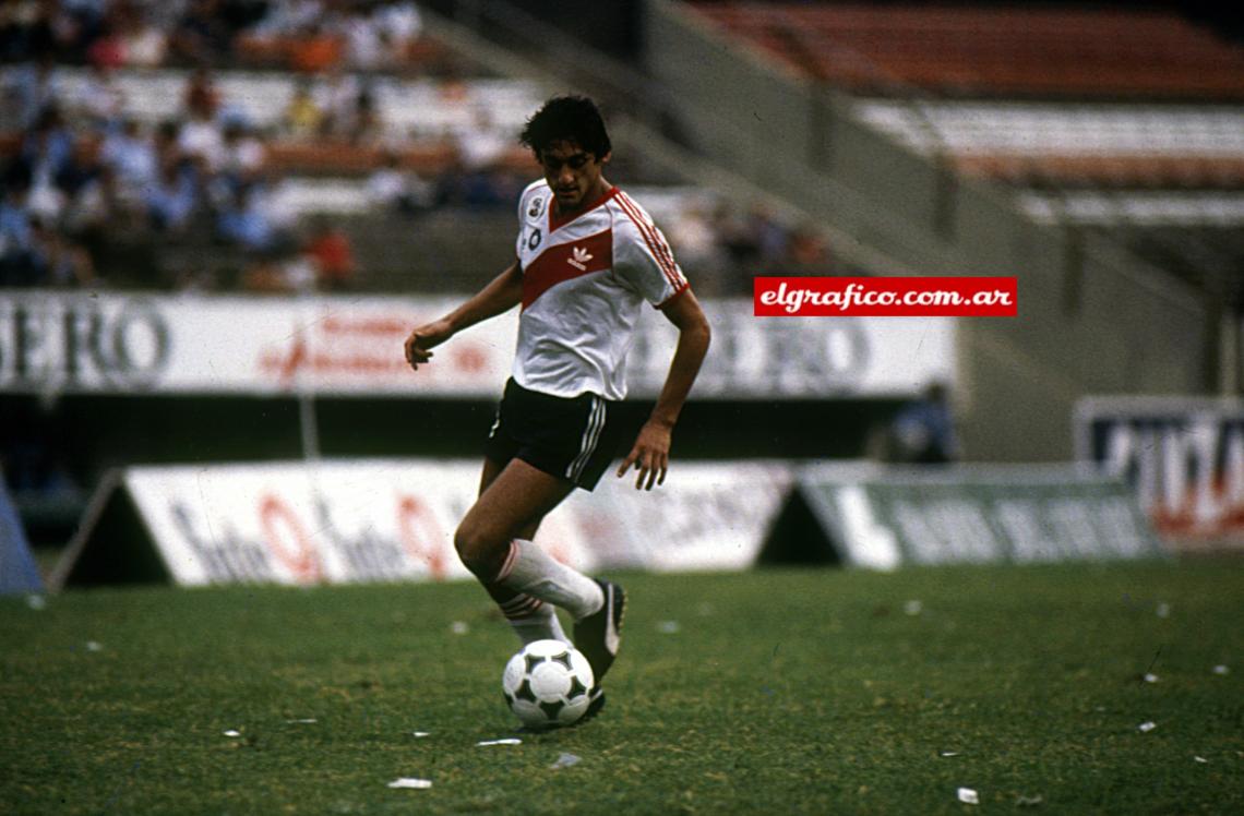 Su primer ciclo en el Millonario finalizó a mediados de 1986.