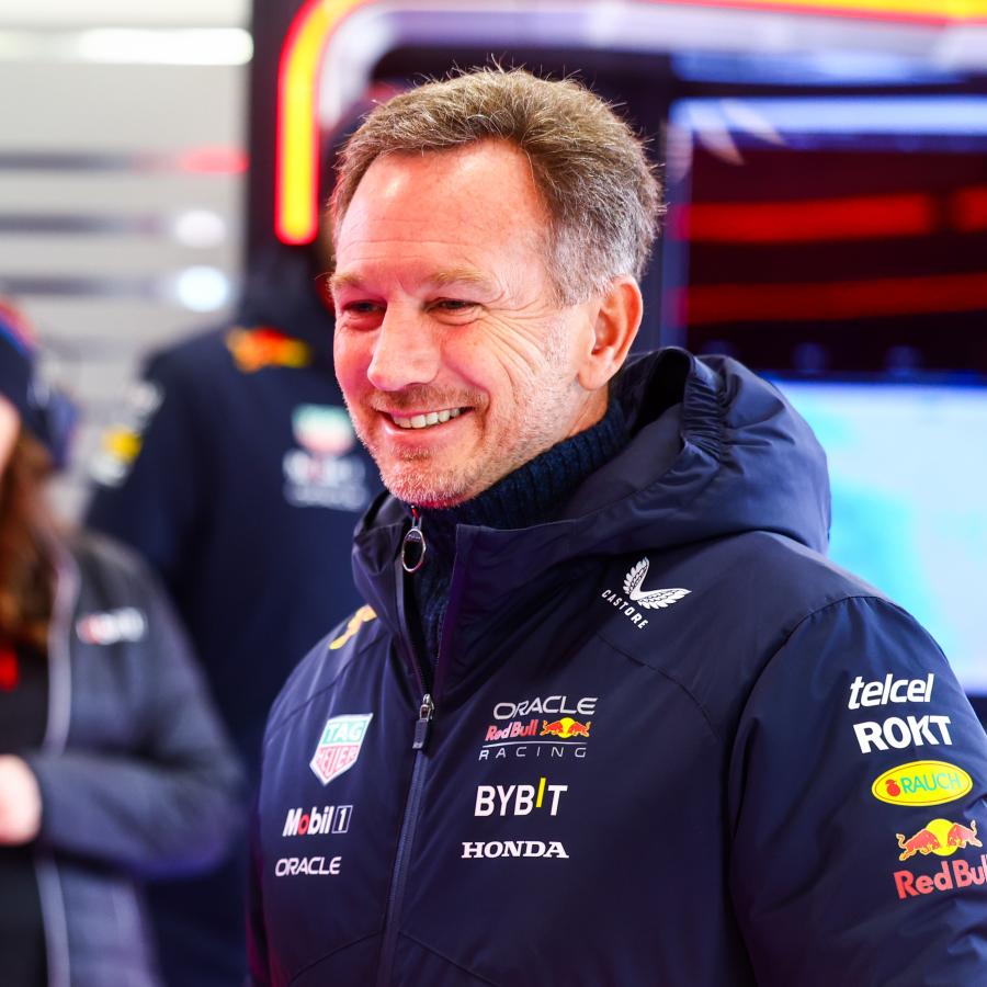 Imagen Horner sonríe y seguirá al frente del equipo Red Bull.