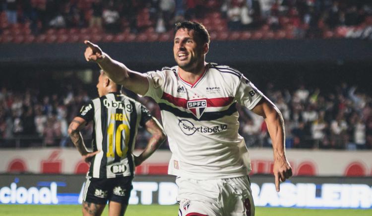 Imagen de Doblete de Calleri en el empate de São Paulo