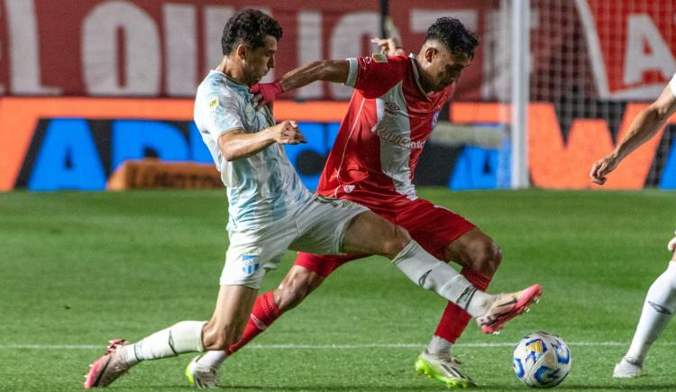 Imagen de Argentinos Juniors y Atlético Tucumán terminaron a mano