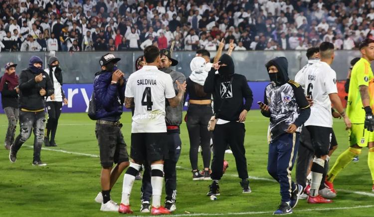 Imagen de Categórica sanción para los barras de Colo Colo que invadieron el campo