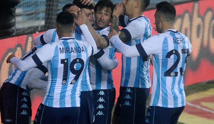 Imagen de RACING RECIBE A PLATENSE CON LA MIRADA PUESTA EN LA TABLA DE COPAS