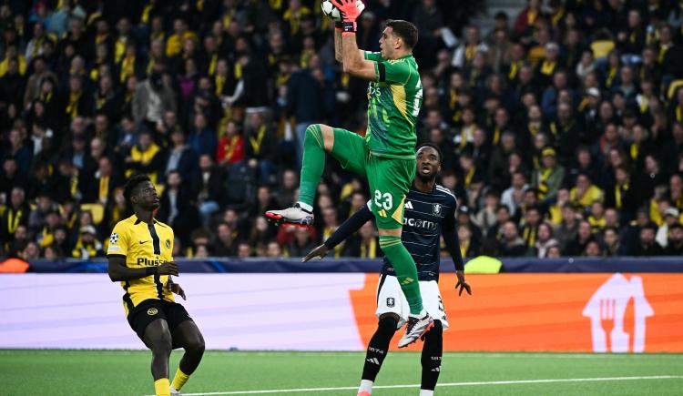 Imagen de Valla invicta y triunfo de Aston Villa: Dibu Martínez volvió a jugar la Champions después de diez años con una goleada