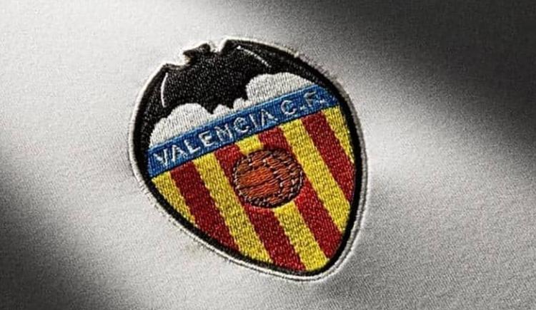 Imagen de Cavani es libre: Valencia confirmó la rescisión
