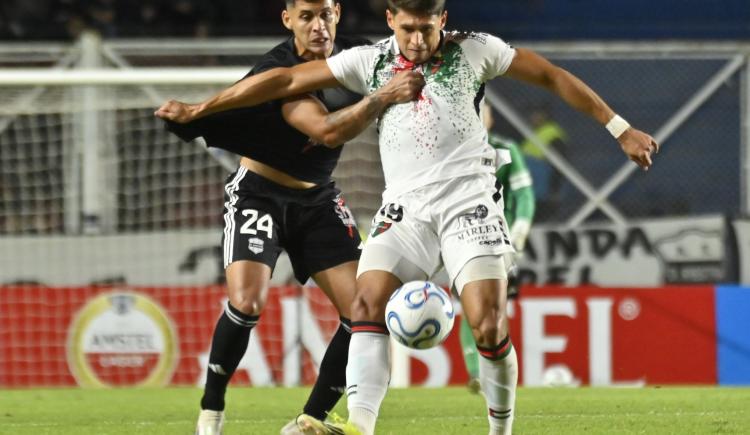 Imagen de Riestra empató sin goles con Palestino en su estreno internacional