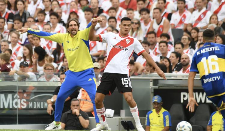 Imagen de Diego Martínez y un nuevo capítulo de su historial ante River en el debut de Coudet