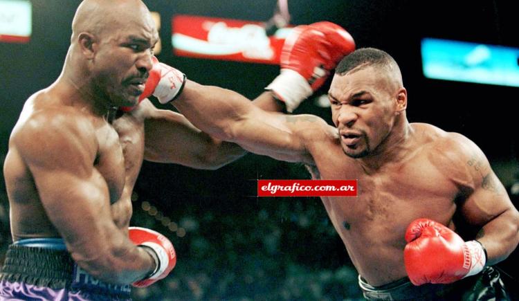 Imagen de 1996. Holyfield derrota a Tyson