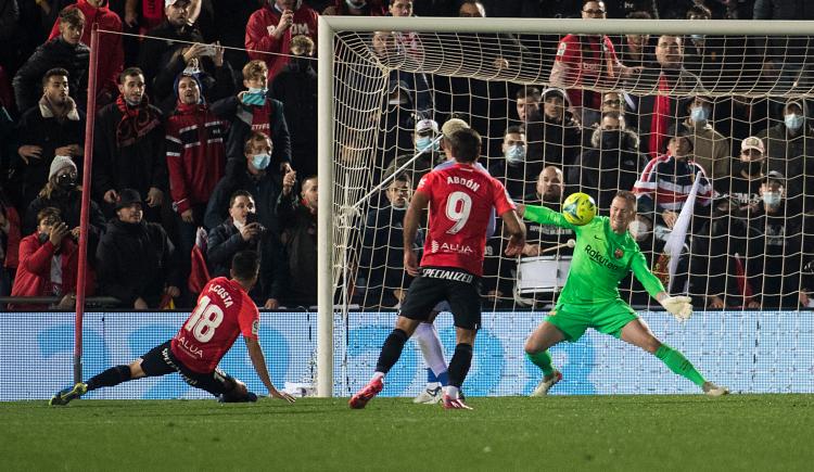 Imagen de LA ATAJADA VIRAL DE TER STEGEN PARA SALVAR A BARCELONA