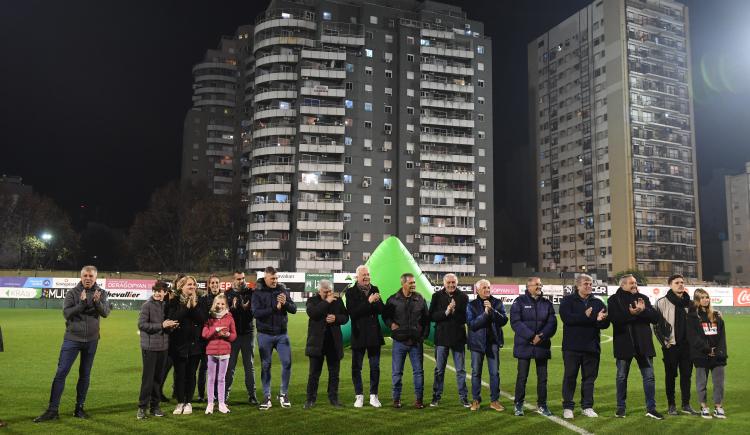 Imagen de Ferro y una noche soñada: el emotivo homenaje a los campeones del Nacional 1982